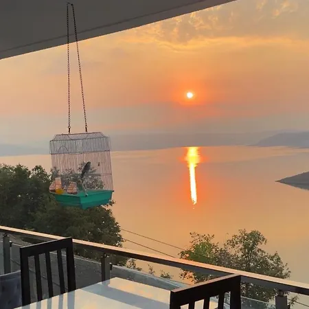 Tani Hotel *